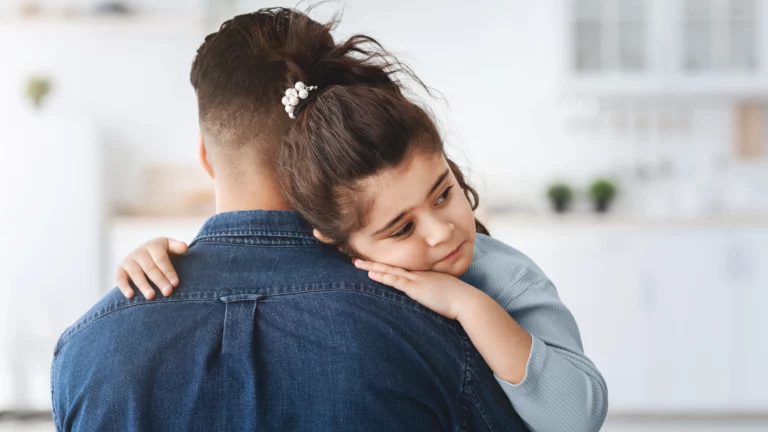 Child resting on parent's shoulder symbolizing bankruptcy and child support in Kansas City